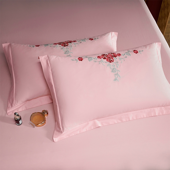 91家纺网 家纺一手货源 找家纺 洽想家 2025新款全棉刺绣粉玉色婚庆四件套多件套（控价销售最低不低于288元） 玫瑰恋曲