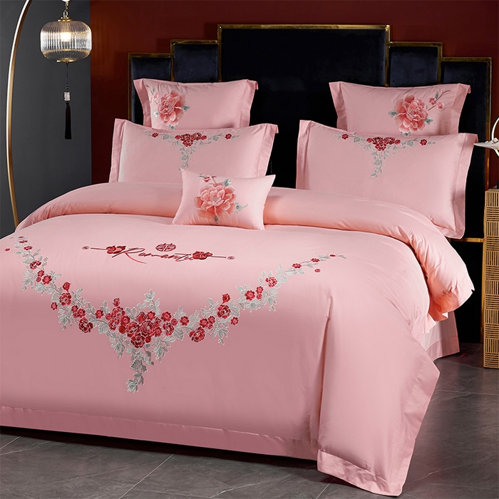 91家纺网 家纺一手货源 找家纺 洽想家 2025新款全棉刺绣粉玉色婚庆四件套多件套（控价销售最低不低于288元） 玫瑰恋曲