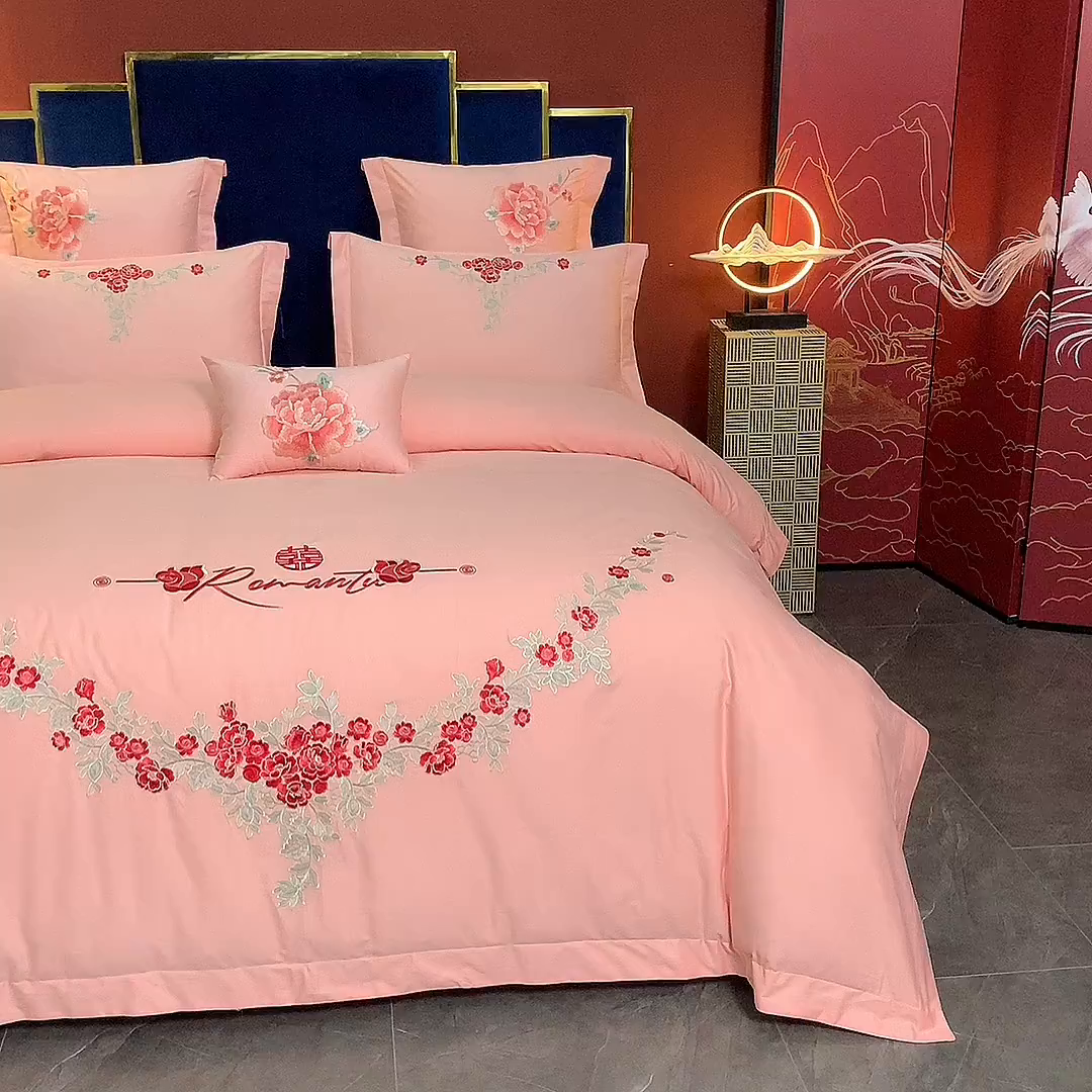 91家纺网 家纺一手货源 找家纺 洽想家 2025新款全棉刺绣粉玉色婚庆四件套多件套（控价销售最低不低于288元） 玫瑰恋曲