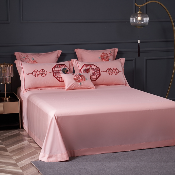 91家纺网 家纺一手货源 找家纺 洽想家 2025新款全棉刺绣粉玉色婚庆四件套多件套（控价销售最低不低于288元） 相亲相爱（玉粉）