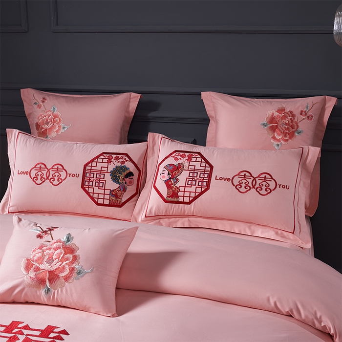 91家纺网 家纺一手货源 找家纺 洽想家 2025新款全棉刺绣粉玉色婚庆四件套多件套（控价销售最低不低于288元） 相亲相爱（玉粉）