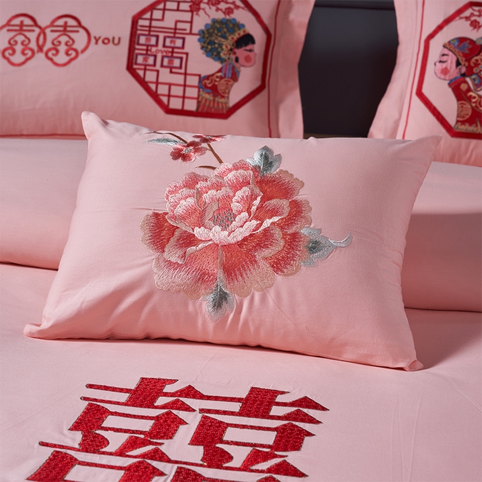 91家纺网 家纺一手货源 找家纺 洽想家 2025新款全棉刺绣粉玉色婚庆四件套多件套（控价销售最低不低于288元） 相亲相爱（玉粉）