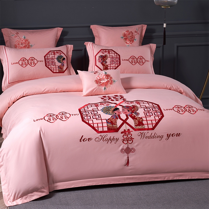 91家纺网 家纺一手货源 找家纺 洽想家 2025新款全棉刺绣粉玉色婚庆四件套多件套（控价销售最低不低于288元） 相亲相爱（玉粉）