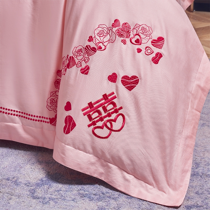 91家纺网 家纺一手货源 找家纺 洽想家 2025新款全棉刺绣粉玉色婚庆四件套多件套（控价销售最低不低于288元） 永结同心-玉粉