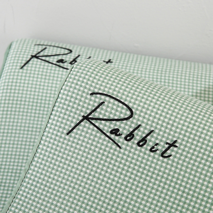 91家纺网 家纺一手货源 找家纺 贤内助家纺 2025新款全棉纯棉兔兔枕头枕头枕芯护肩枕保健枕 全棉兔兔—绿 宽30x长50x高7cm /只