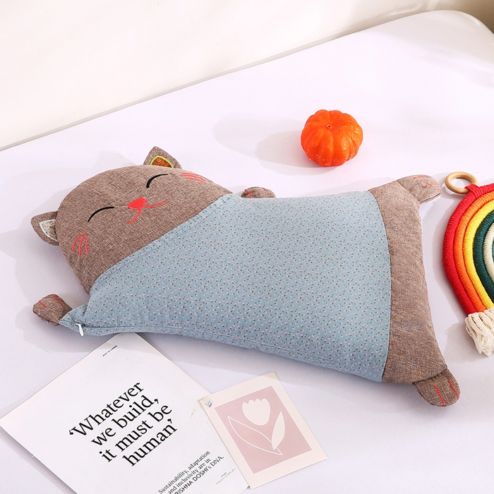 91家纺网 家纺一手货源 找家纺 贤内助家纺 2025新款全棉纯棉招财猫荞麦枕枕头枕芯护肩枕保健枕 招财猫—蓝 宽33cmx长50cmx高8-10cm/只