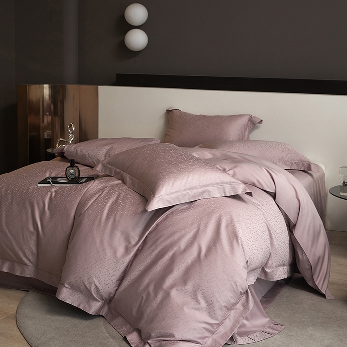 91家纺网 家纺一手货源 找家纺 洽想家 2025新款长绒棉贡缎提花手工立体埋绳工艺四件套礼盒包装系列二 艾克亚（灰紫）