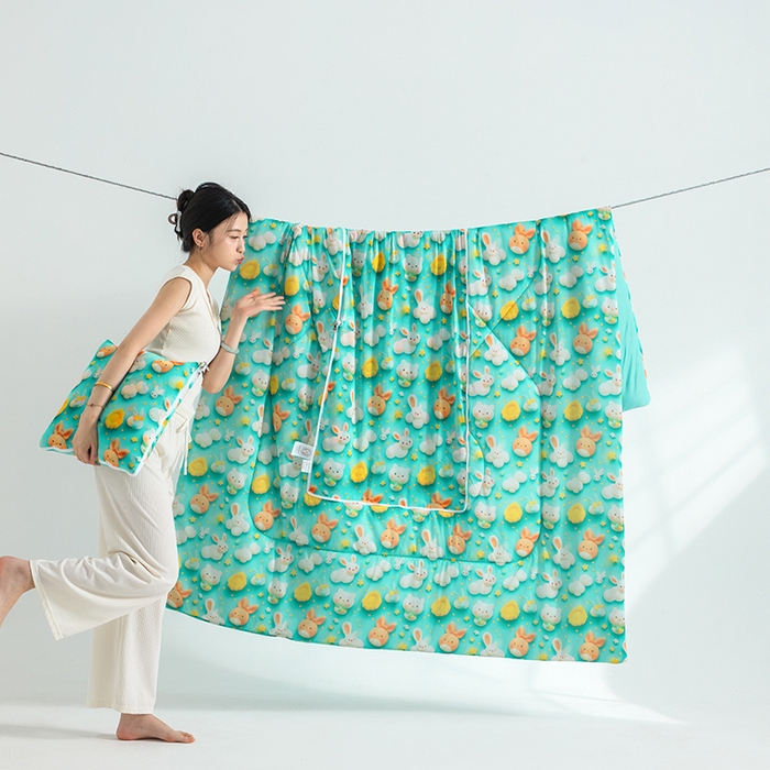 91家纺网 家纺一手货源 找家纺 （总）照世家纺 2025春夏新款凉感丝印花A类抱枕被