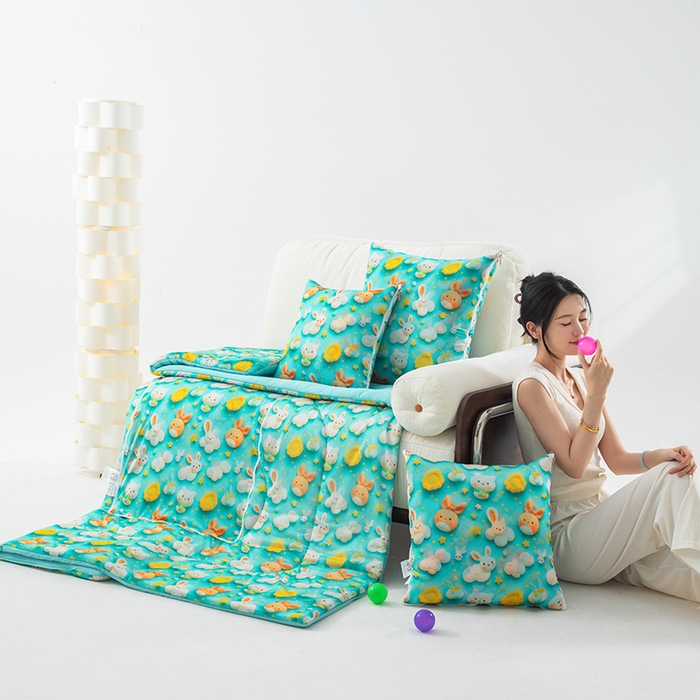 91家纺网 家纺一手货源 找家纺 （总）照世家纺 2025春夏新款凉感丝印花A类抱枕被