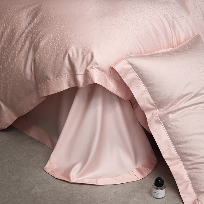 91家纺网 家纺一手货源 找家纺 洽想家 2025新款长绒棉贡缎提花手工立体埋绳工艺四件套礼盒包装系列二 艾克亚（浅粉）