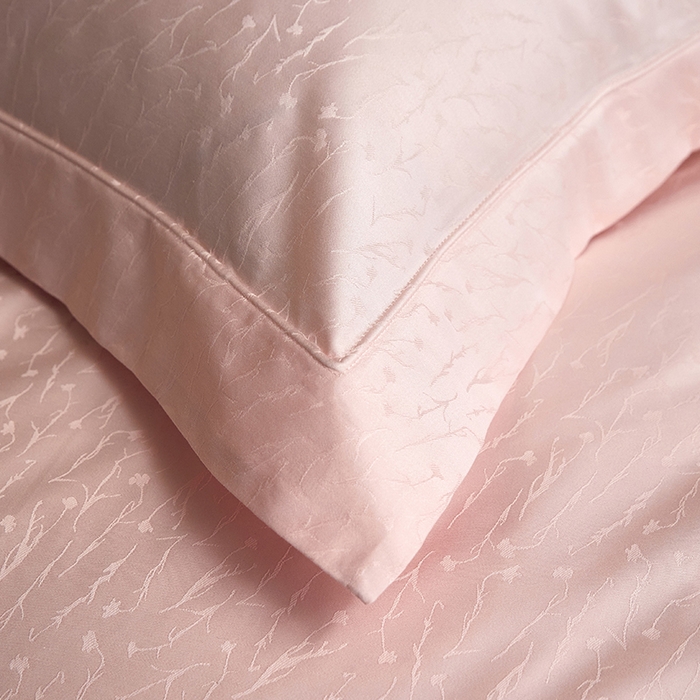 91家纺网 家纺一手货源 找家纺 洽想家 2025新款长绒棉贡缎提花手工立体埋绳工艺四件套礼盒包装系列二 艾克亚（浅粉）