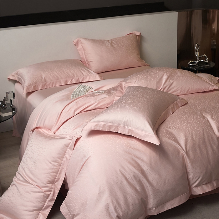 91家纺网 家纺一手货源 找家纺 洽想家 2025新款长绒棉贡缎提花手工立体埋绳工艺四件套礼盒包装系列二 艾克亚（浅粉）