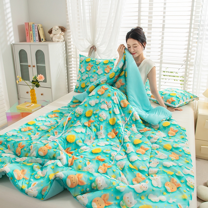 91家纺网 家纺一手货源 找家纺 （总）照世家纺 2025春夏新款凉感丝印花A类抱枕被