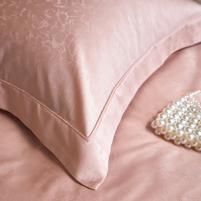 91家纺网 家纺一手货源 找家纺 洽想家 2025新款长绒棉贡缎提花手工立体埋绳工艺四件套礼盒包装系列二 春柔似锦（粉玉）