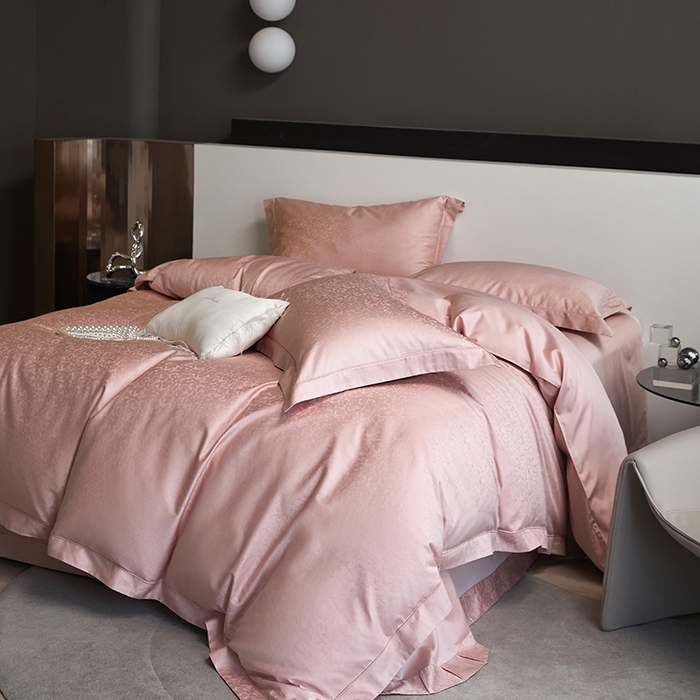 91家纺网 家纺一手货源 找家纺 洽想家 2025新款长绒棉贡缎提花手工立体埋绳工艺四件套礼盒包装系列二 春柔似锦（粉玉）