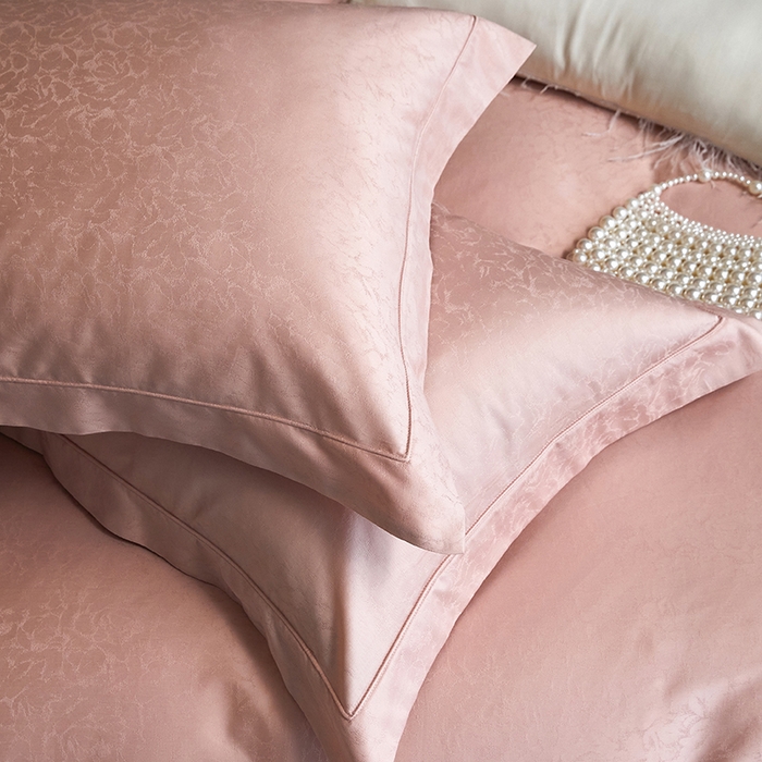 91家纺网 家纺一手货源 找家纺 洽想家 2025新款长绒棉贡缎提花手工立体埋绳工艺四件套礼盒包装系列二 春柔似锦（粉玉）