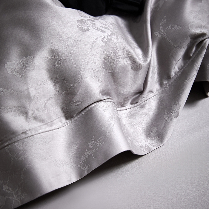 91家纺网 家纺一手货源 找家纺 洽想家 2025新款长绒棉贡缎提花手工立体埋绳工艺四件套礼盒包装系列二 花香风呤-浅灰