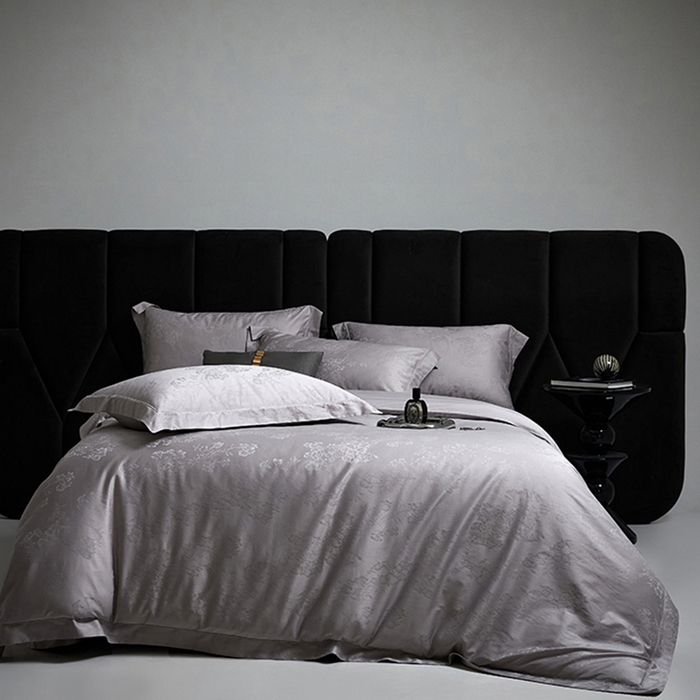 91家纺网 家纺一手货源 找家纺 洽想家 2025新款长绒棉贡缎提花手工立体埋绳工艺四件套礼盒包装系列二 花香风呤-浅灰