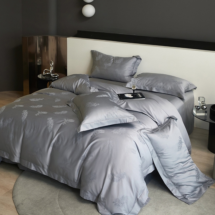 91家纺网 家纺一手货源 找家纺 洽想家 2025新款长绒棉贡缎提花手工立体埋绳工艺四件套礼盒包装系列二 飘羽（高级灰）