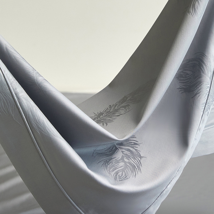 91家纺网 家纺一手货源 找家纺 洽想家 2025新款长绒棉贡缎提花手工立体埋绳工艺四件套礼盒包装系列二 飘羽（高级灰）