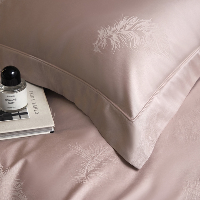 91家纺网 家纺一手货源 找家纺 洽想家 2025新款长绒棉贡缎提花手工立体埋绳工艺四件套礼盒包装系列二 飘羽（红灰）