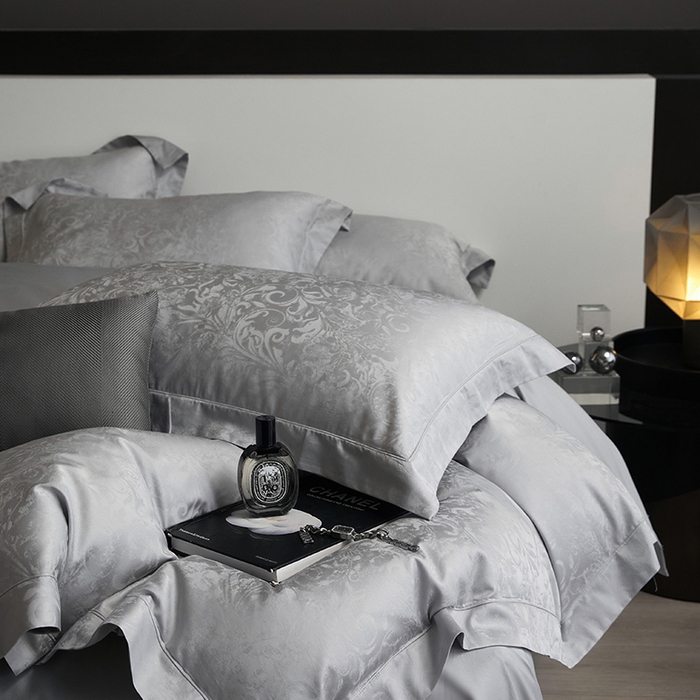 91家纺网 家纺一手货源 找家纺 洽想家 2025新款长绒棉贡缎提花手工立体埋绳工艺四件套礼盒包装系列二 维卡（高级灰）