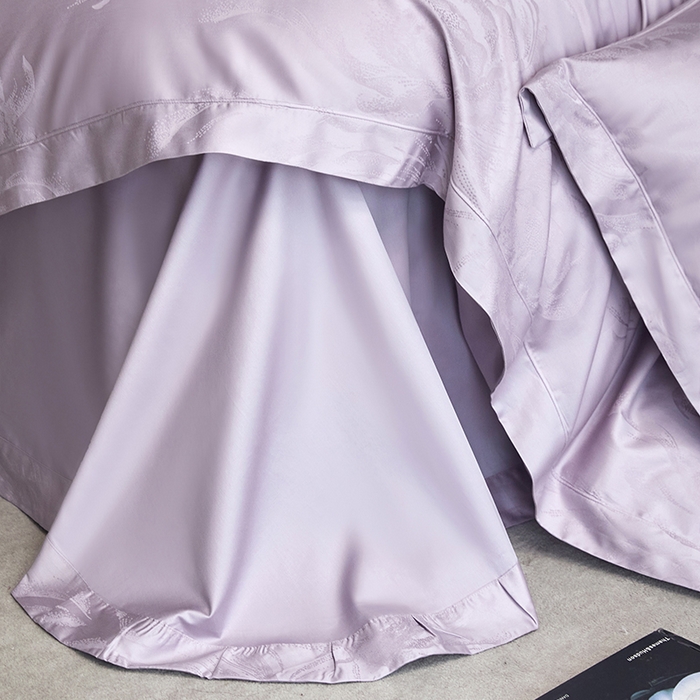 91家纺网 家纺一手货源 找家纺 洽想家 2025新款长绒棉贡缎提花手工立体埋绳工艺四件套礼盒包装系列二 维斯纳（温馨紫）