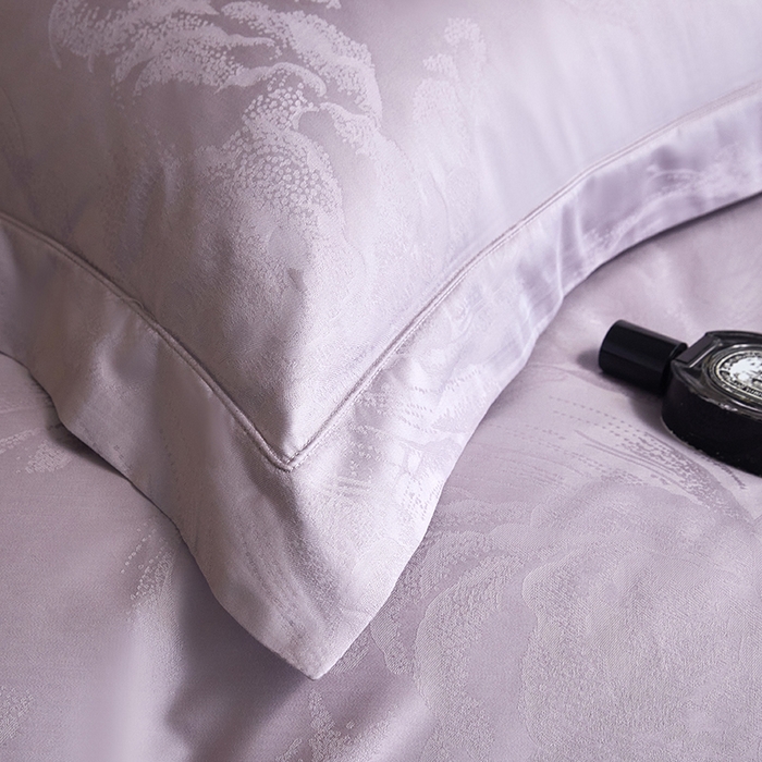 91家纺网 家纺一手货源 找家纺 洽想家 2025新款长绒棉贡缎提花手工立体埋绳工艺四件套礼盒包装系列二 维斯纳（温馨紫）