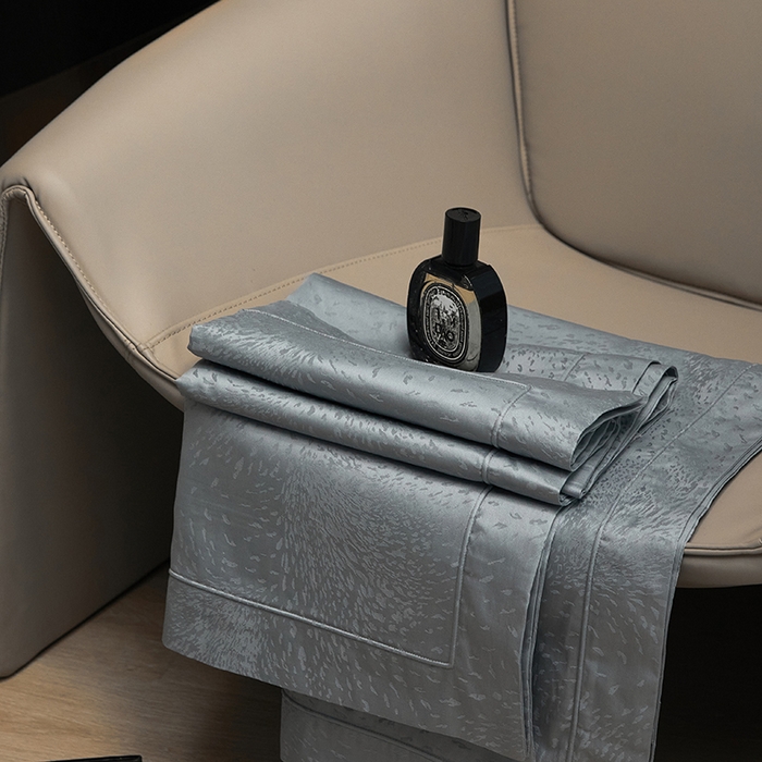 91家纺网 家纺一手货源 找家纺 洽想家 2025新款长绒棉贡缎提花手工立体埋绳工艺四件套礼盒包装系列二 星耀（天空蓝）