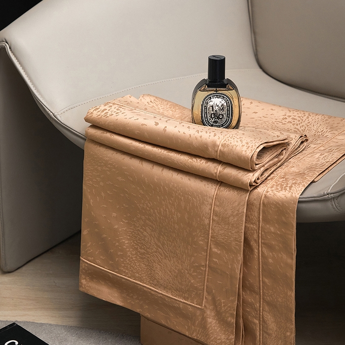 91家纺网 家纺一手货源 找家纺 洽想家 2025新款长绒棉贡缎提花手工立体埋绳工艺四件套礼盒包装系列二 星耀（香槟色）