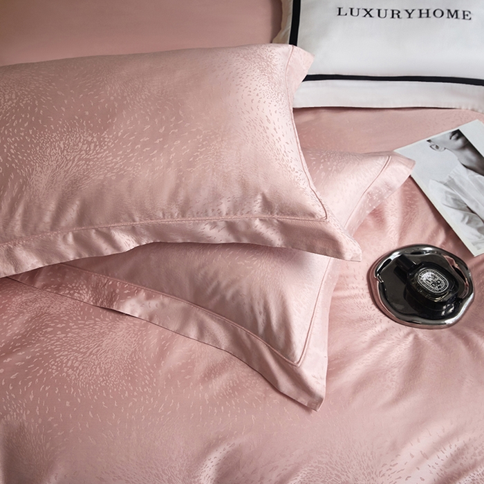 91家纺网 家纺一手货源 找家纺 洽想家 2025新款长绒棉贡缎提花手工立体埋绳工艺四件套礼盒包装系列二 星耀（樱花粉）