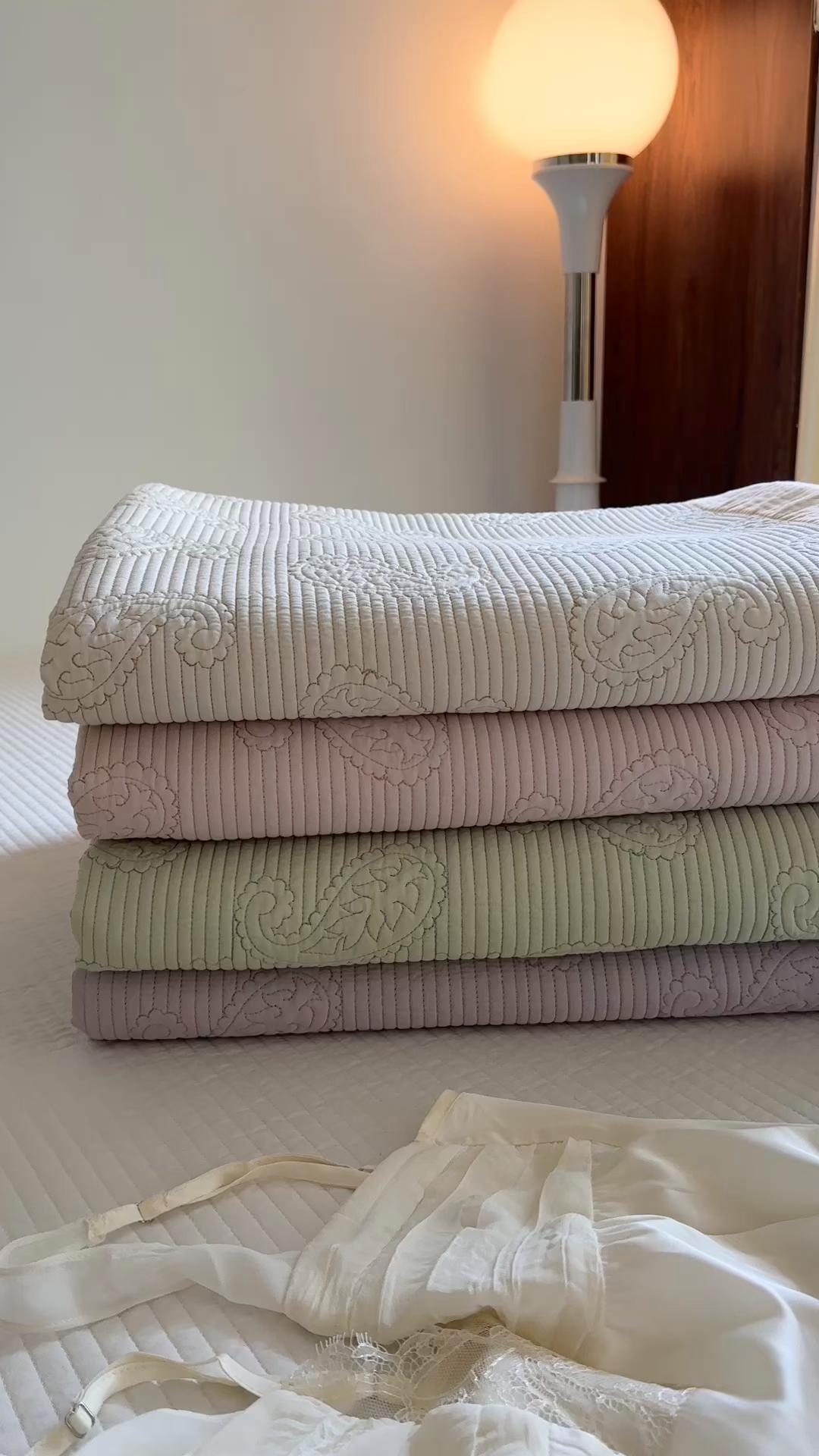 91家纺网 家纺一手货源 找家纺 琳可家居 2025春夏新款腰果花系列双面莱赛尔天丝床盖三件套高温水洗可机洗 组合图仅供参考