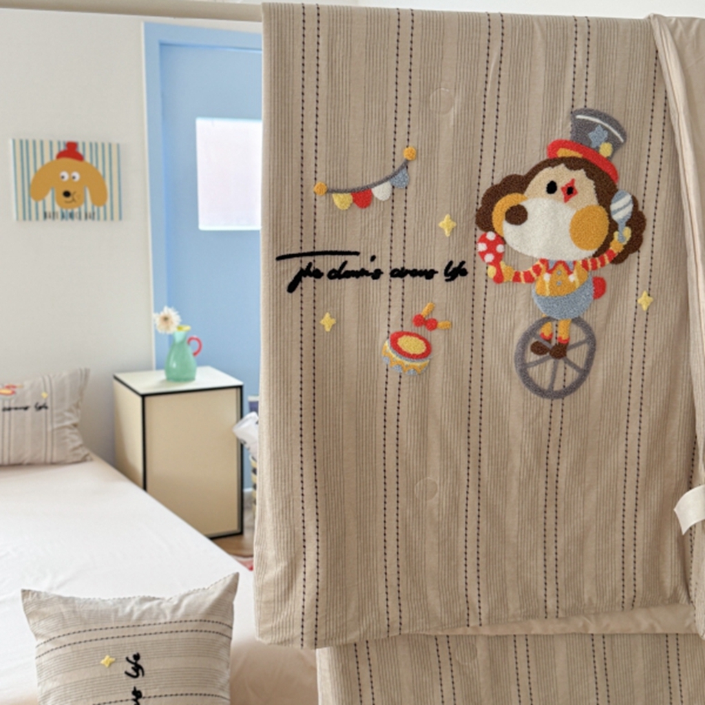 91家纺网 家纺一手货源 找家纺 柚子YOUTH 2025新款水洗棉提花毛巾绣夏被四件套 杂技小狗