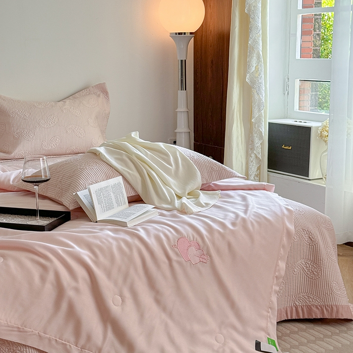 91家纺网 家纺一手货源 找家纺 琳可家居 2025春夏新款腰果花系列双面莱赛尔天丝床盖三件套高温水洗可机洗 腰果花-仙女粉