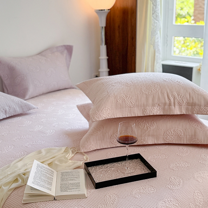 91家纺网 家纺一手货源 找家纺 琳可家居 2025春夏新款腰果花系列双面莱赛尔天丝床盖三件套高温水洗可机洗 腰果花-仙女粉