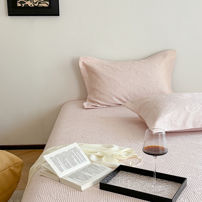 91家纺网 家纺一手货源 找家纺 琳可家居 2025春夏新款腰果花系列双面莱赛尔天丝床盖三件套高温水洗可机洗 腰果花-仙女粉