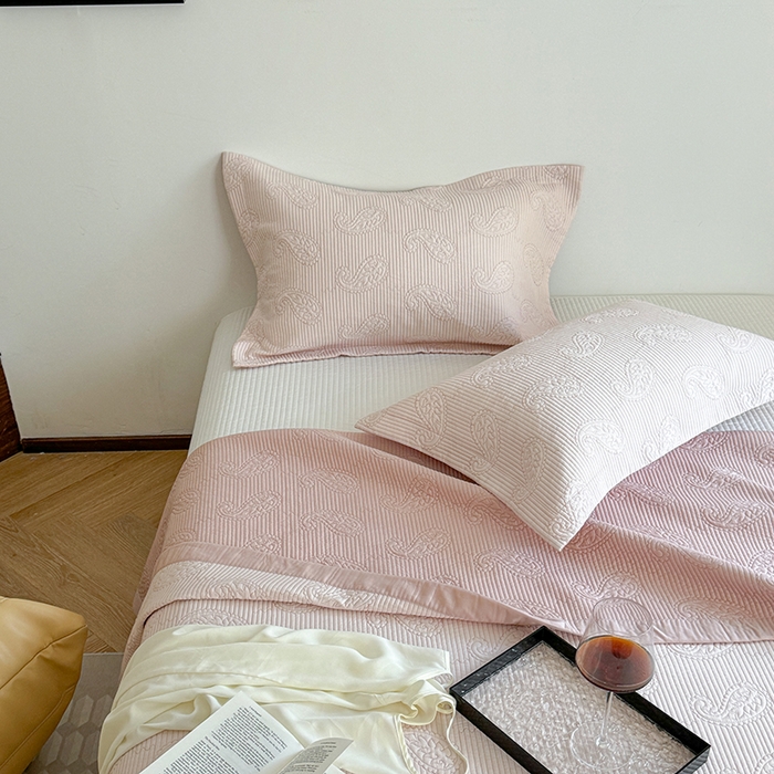 91家纺网 家纺一手货源 找家纺 琳可家居 2025春夏新款腰果花系列双面莱赛尔天丝床盖三件套高温水洗可机洗 腰果花-仙女粉