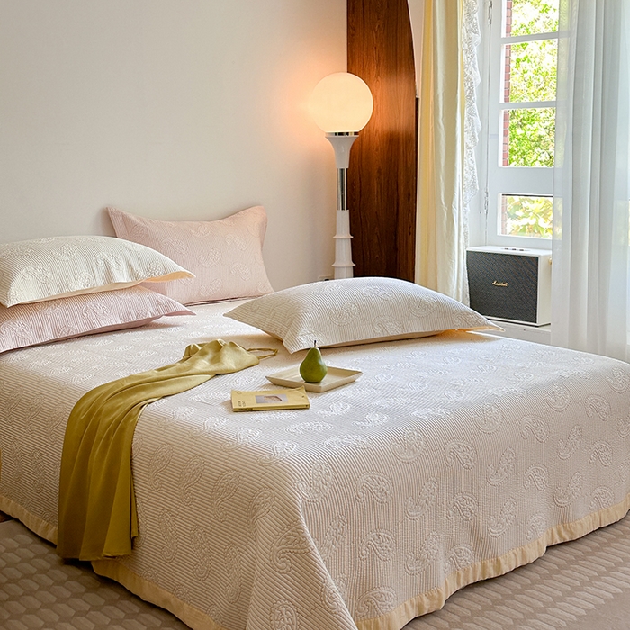 91家纺网 家纺一手货源 找家纺 琳可家居 2025春夏新款腰果花系列双面莱赛尔天丝床盖三件套高温水洗可机洗 腰果花-优雅白