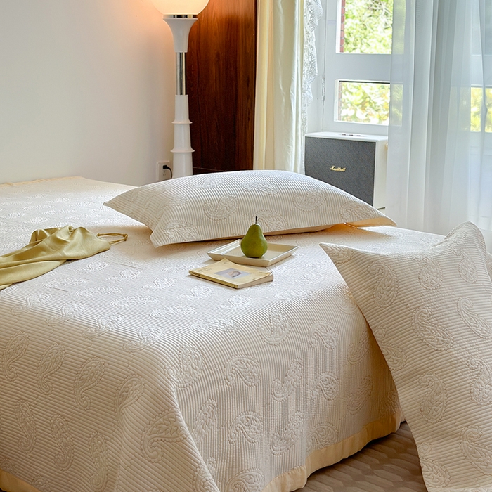 91家纺网 家纺一手货源 找家纺 琳可家居 2025春夏新款腰果花系列双面莱赛尔天丝床盖三件套高温水洗可机洗 腰果花-优雅白