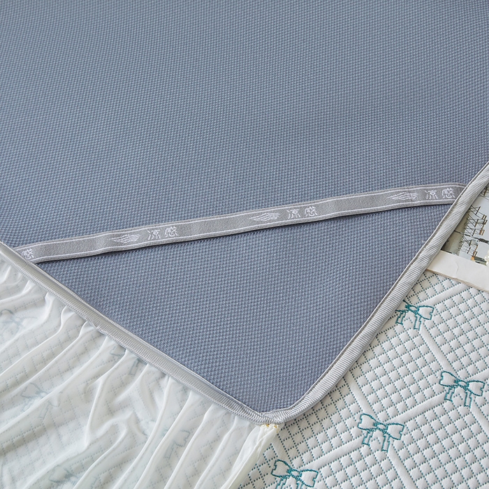 91家纺网 家纺一手货源 找家纺 罗艺轩 2025新款床裙款透气凉感豆豆软凉席席子 梦蝶-绿