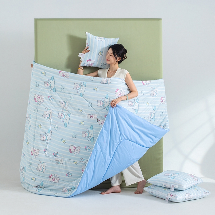 91家纺网 家纺一手货源 找家纺 照世家纺 2025春夏新款全棉纯棉印花A类抱枕被 喵咕酱 40x40展开105x150