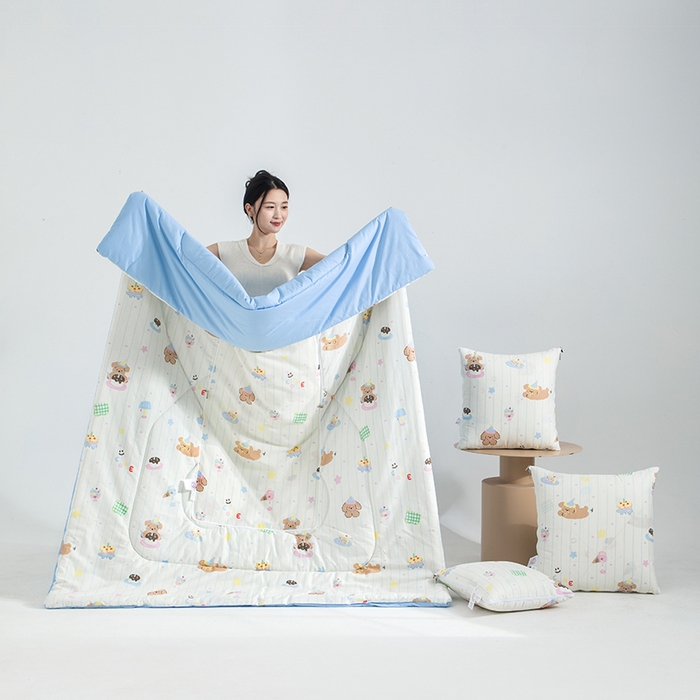 91家纺网 家纺一手货源 找家纺 照世家纺 2025春夏新款全棉纯棉印花A类抱枕被 奶油狗狗 40x40展开105x150