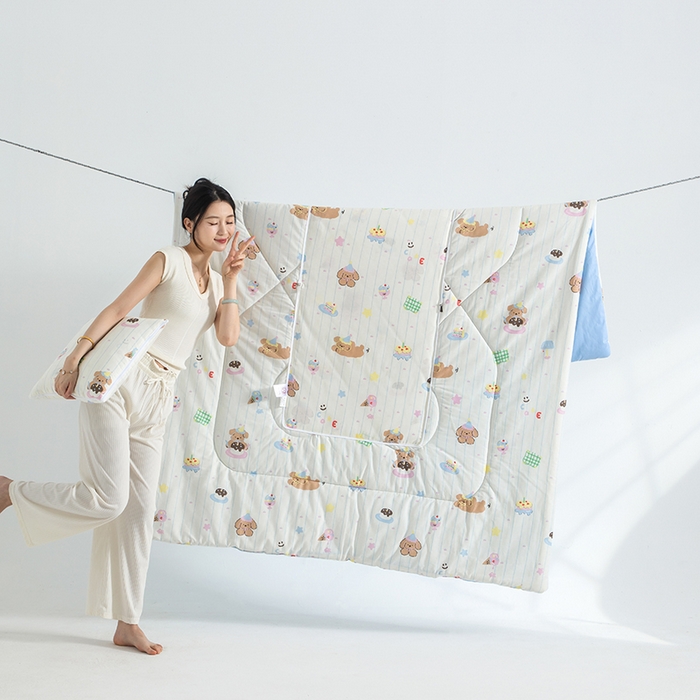 91家纺网 家纺一手货源 找家纺 照世家纺 2025春夏新款全棉纯棉印花A类抱枕被 奶油狗狗 40x40展开105x150