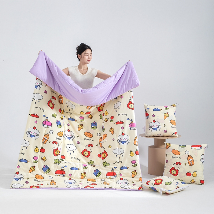 91家纺网 家纺一手货源 找家纺 照世家纺 2025春夏新款全棉纯棉印花A类抱枕被 涂鸦乐园 40x40展开105x150