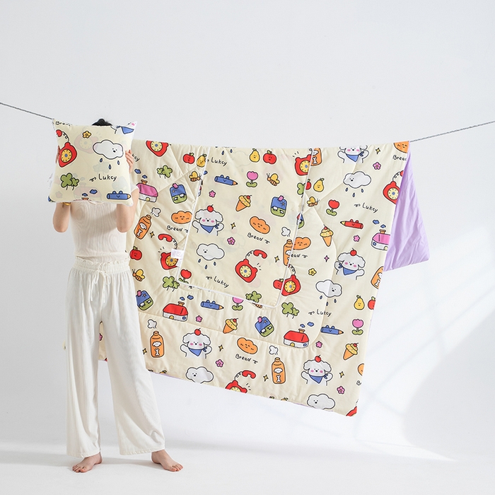 91家纺网 家纺一手货源 找家纺 照世家纺 2025春夏新款全棉纯棉印花A类抱枕被 涂鸦乐园 40x40展开105x150