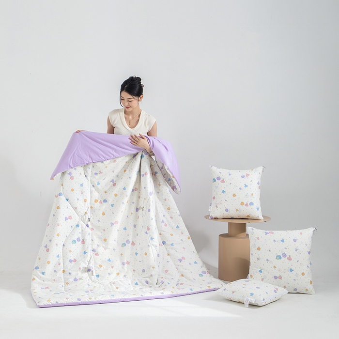 91家纺网 家纺一手货源 找家纺 照世家纺 2025春夏新款全棉纯棉印花A类抱枕被 星奈 40x40展开105x150