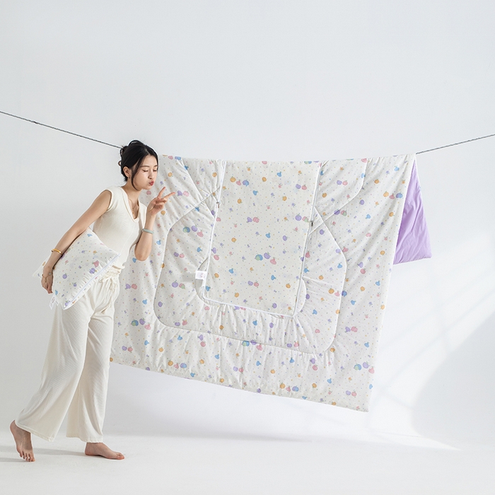 91家纺网 家纺一手货源 找家纺 照世家纺 2025春夏新款全棉纯棉印花A类抱枕被 星奈 40x40展开105x150