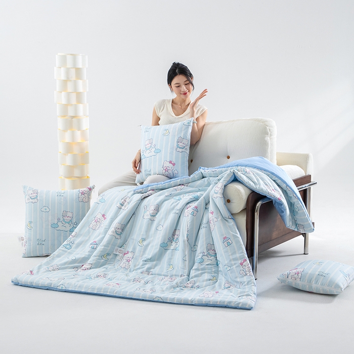 91家纺网 家纺一手货源 找家纺 照世家纺 2025春夏新款全棉纯棉印花A类抱枕被 喵咕酱 45x45展开120x160