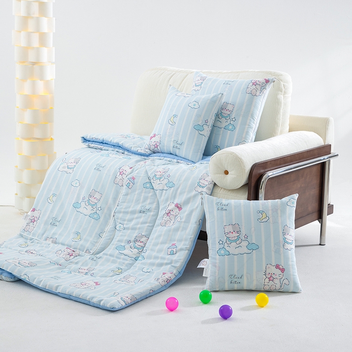 91家纺网 家纺一手货源 找家纺 照世家纺 2025春夏新款全棉纯棉印花A类抱枕被 喵咕酱 45x45展开120x160