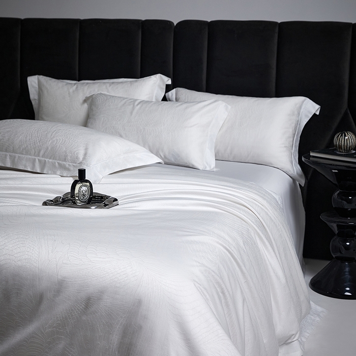 91家纺网 家纺一手货源 找家纺 洽想家 2025新款长绒棉贡缎提花手工立体埋绳工艺四件套礼盒包装 格律时尚-增白